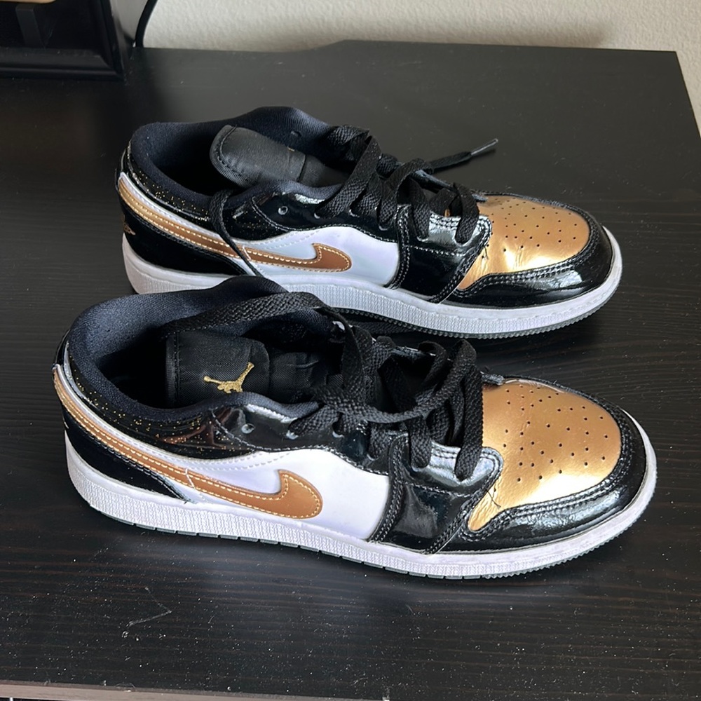Kid’s low Jordan’s
